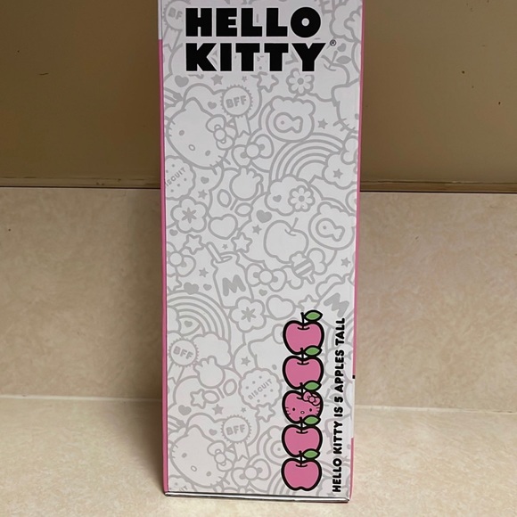 Hello kitty water bottle new in box NIB - Picture 4 of 4